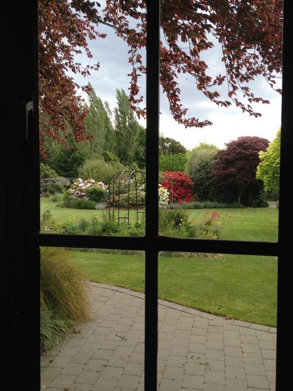 فندق كريستتشيرشفي  Rhododendron Garden الغرفة الصورة